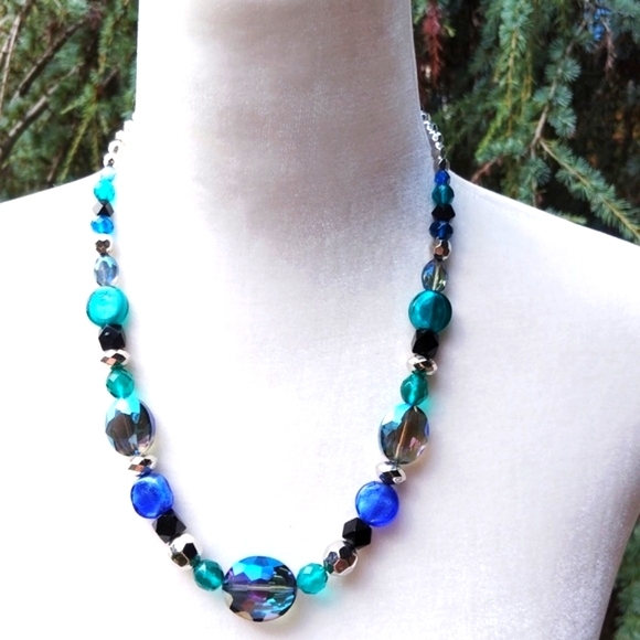White House Black Market  faceted glass AB necklace - Picture 2 of 7